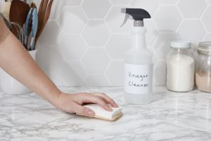 vinegar to remove hard water stains