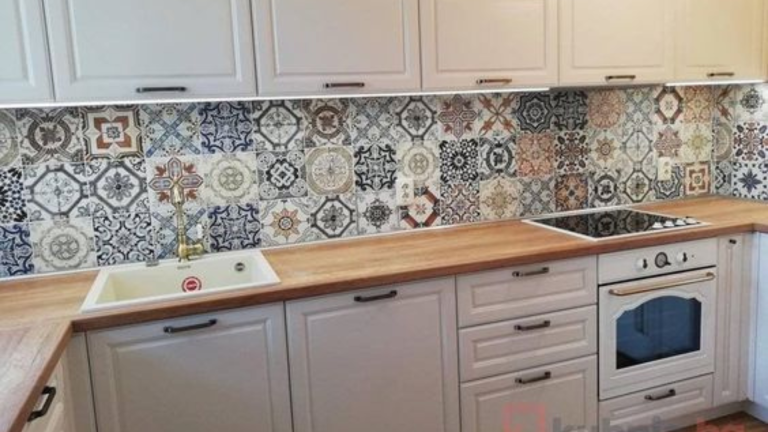 Jet-black-backsplash-walls